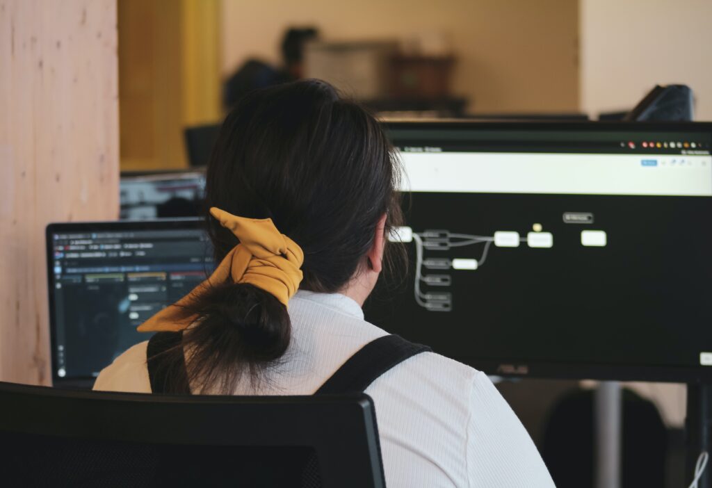 girl in front of the computer