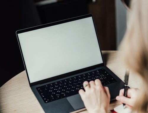 Why MacBook Screen Repair in London Gets Booked Up Fast in April